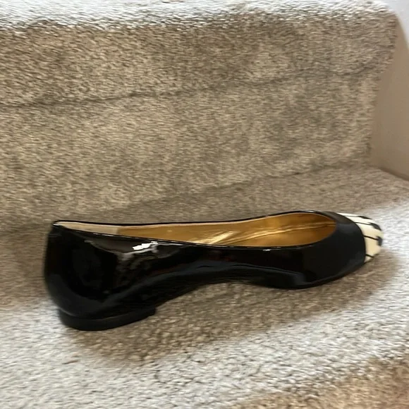 Kate Spade Black and Cream Flats with Piano Key Design - Picture 6 of 7